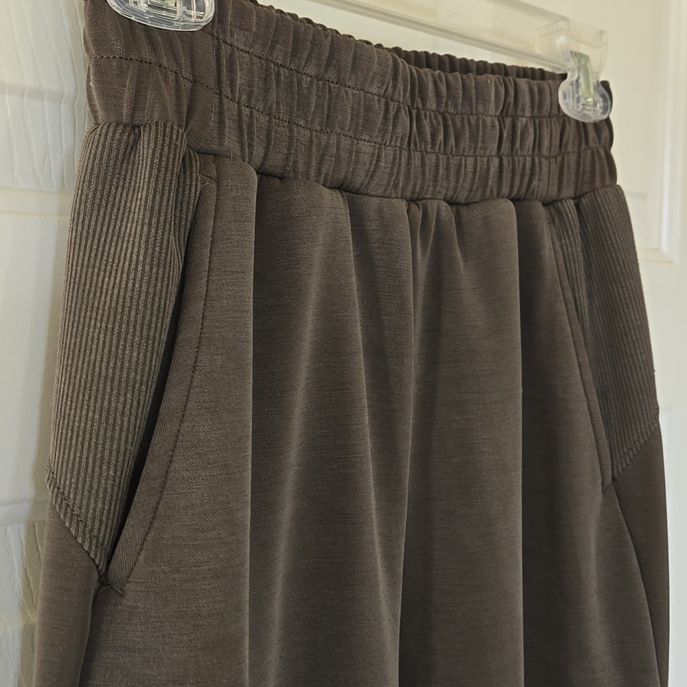 Evereve Ari Cargo Joggers - Picture 6 of 12